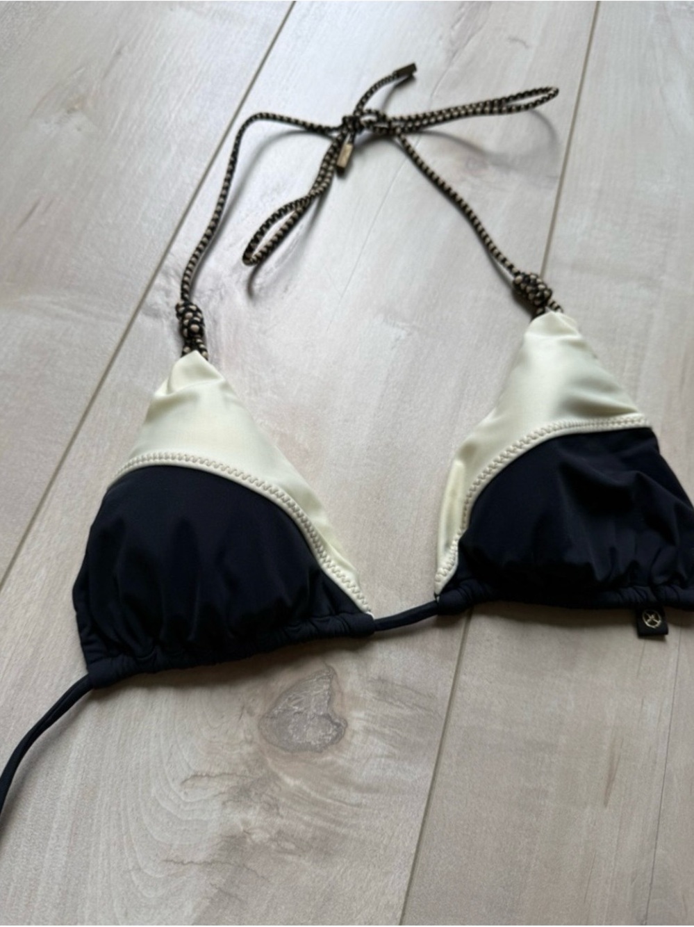 VIX Paula Hermanny Betsey Diagonal Two-Tone Bikini Top Black Cream Sz M Like New